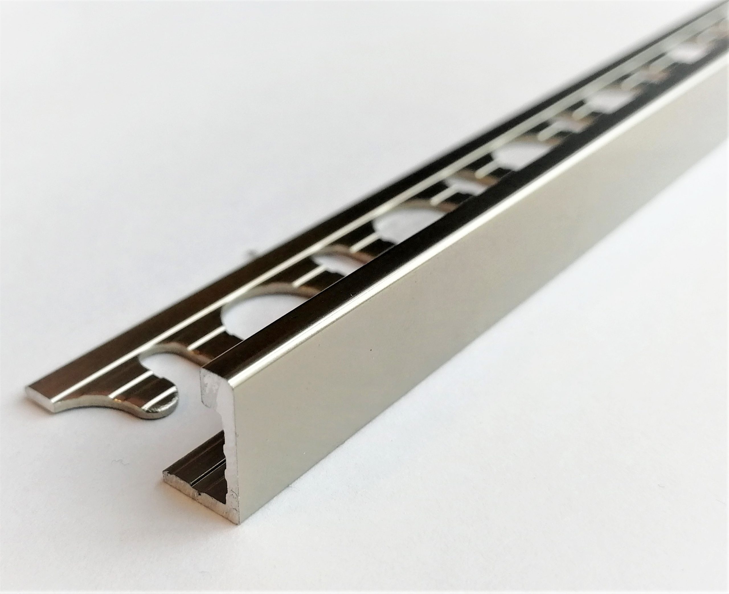 profil'-progress-profiles-proterminal-ptbt-125-2.7-m.-titan,-glyantsevii_cd214 Profil de trecere intre 2 suprafete culoare titan Progress PTBT 10 aluminiu - imagine 1